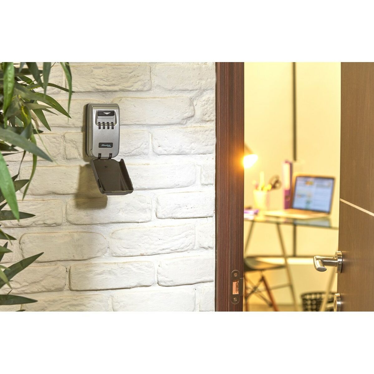 V8H38B055C9DE9CE3D9C149C99CF481184ER3915060P3