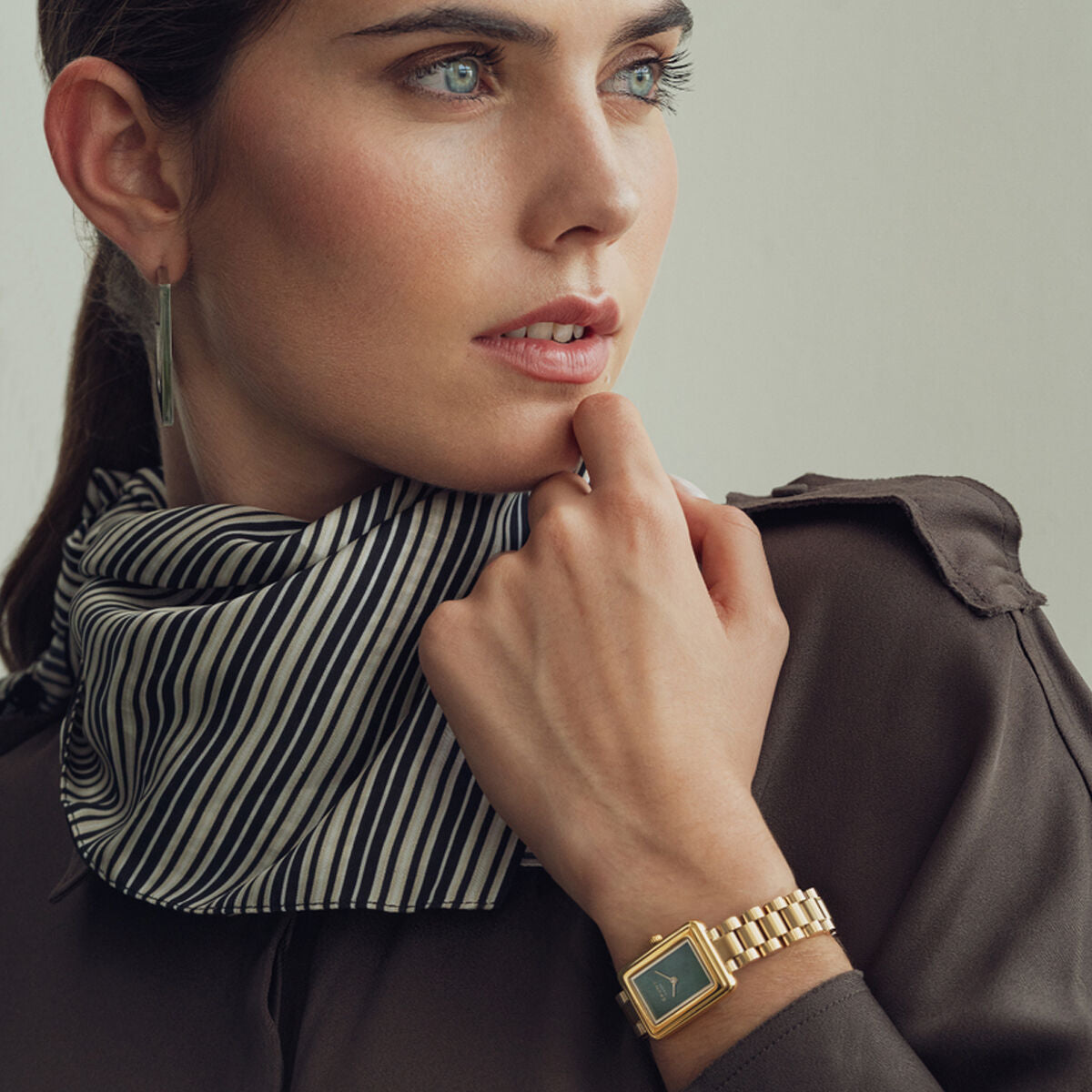 V2HD52141EB2F703986151856C8830E2034R7706138P4