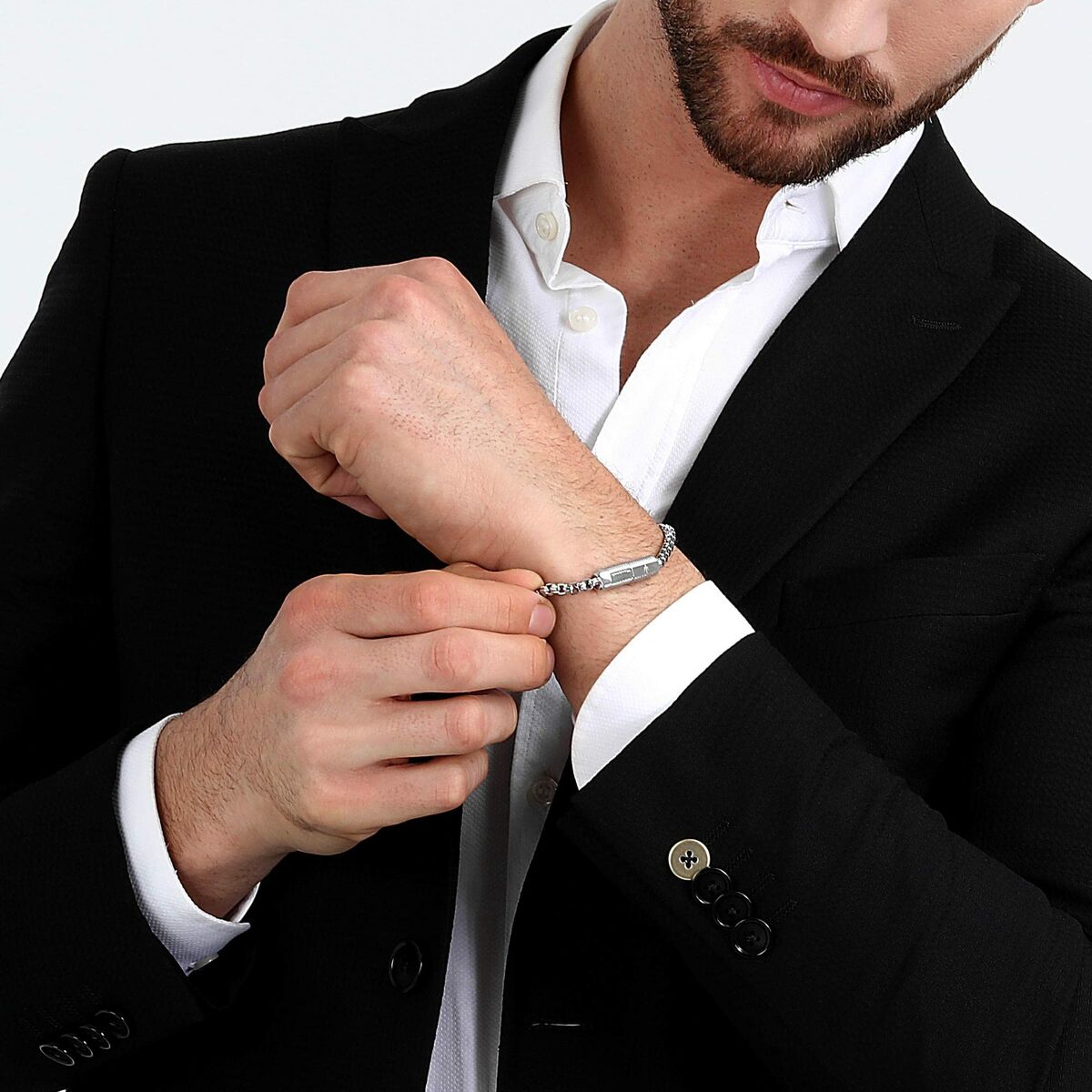 V4H18B93BA0151CF1A5D44EB17C2505B72BR6933609P7