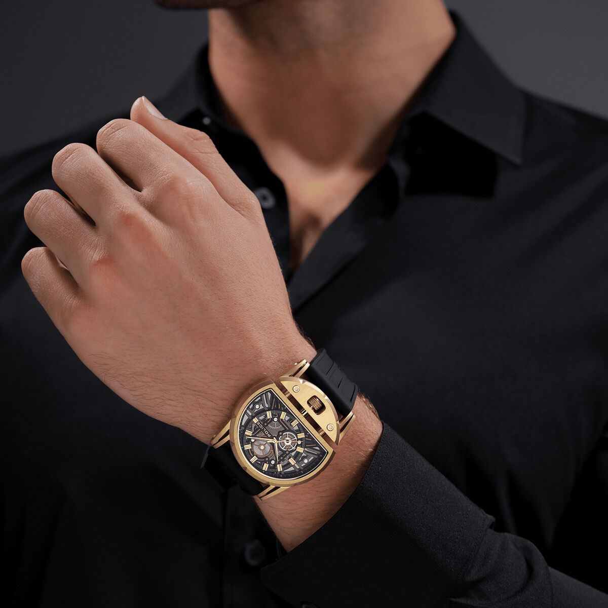 V2H73FB790F15C1228587E428D955735AADR7713147P5