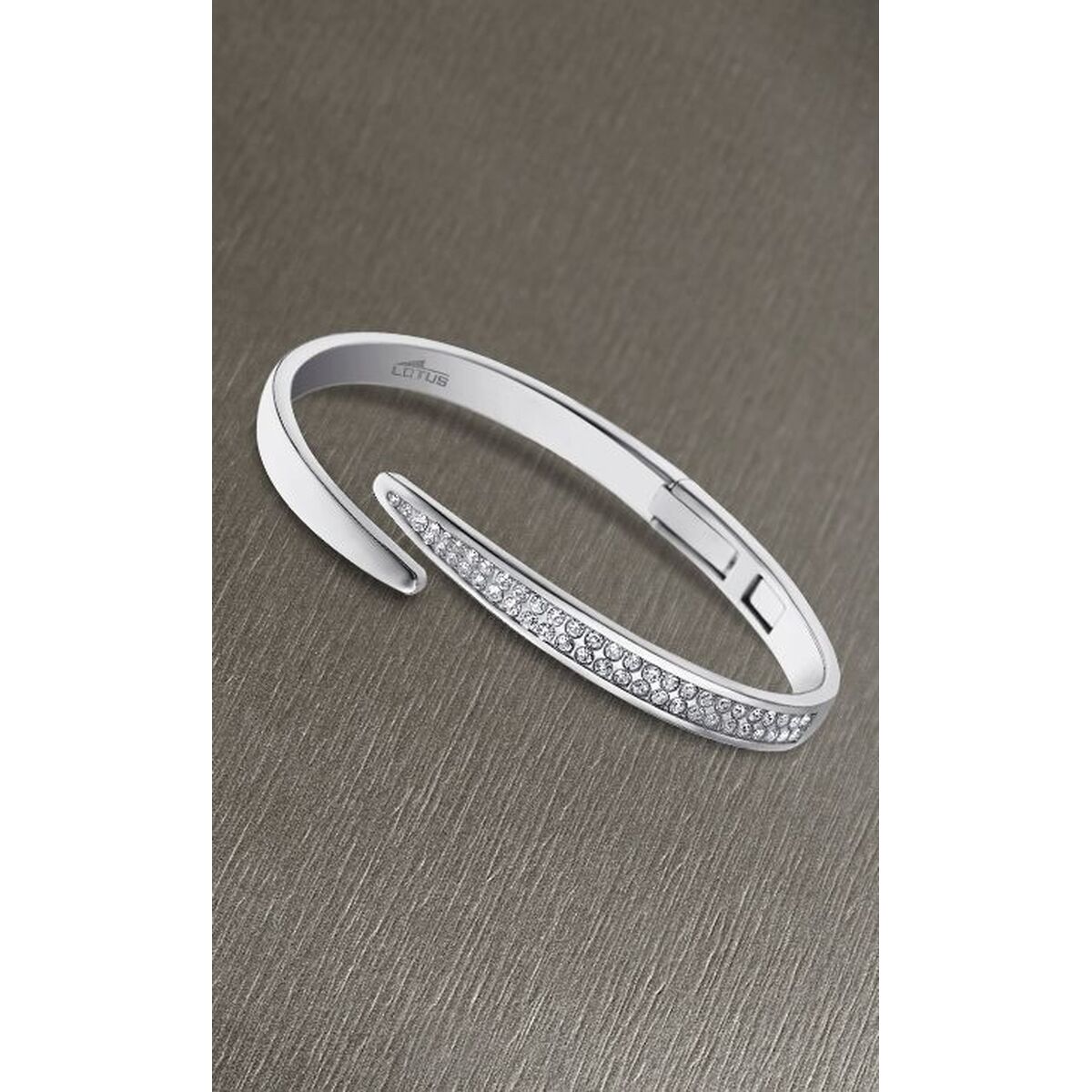 V7HAFD03F33DFA7877D3382C0A99AEADE4ER3216075P2