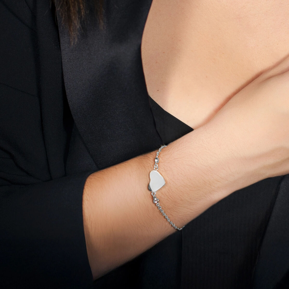 V2H3E292B16E9BE8F0F9808E82F776FF594R7716110P2