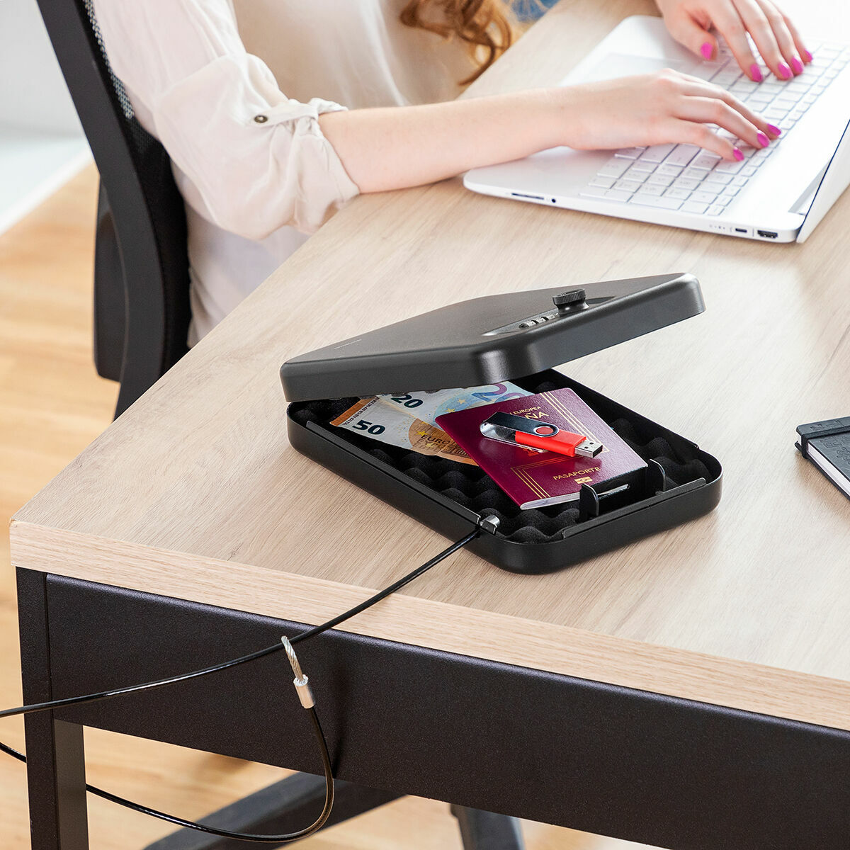 V11H0DE5EBDACA62BB0073779C99ABB8F677R5235393P1